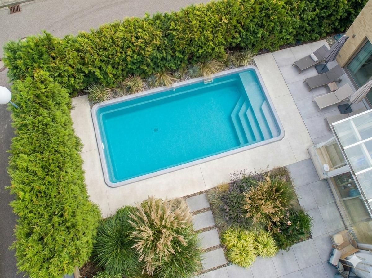 Basen COMFORT w rodzinnej aranżacji ogrodu